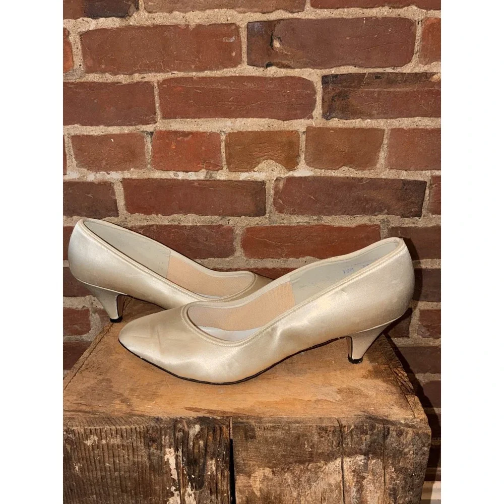 Dolce By‎ Pierre Gold Satin Kitten Heel Pumps Womens Shoes